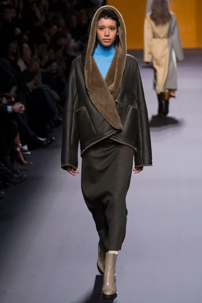 Look 8